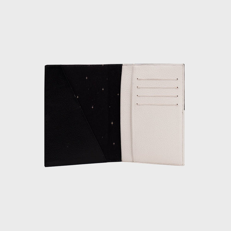 PORTAPASAPORTE LUCKY YIN YANG HUESO NEGRO - Imagen 3