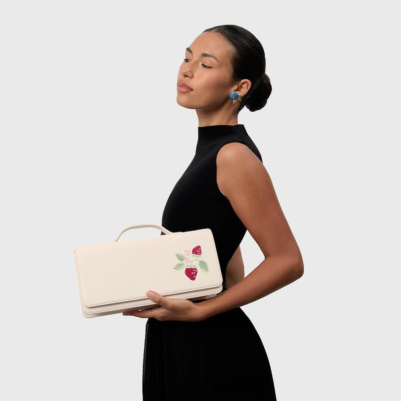 STRAWBERRY SUNDAE RECTANGLE BAG HUESO - Imagen 4